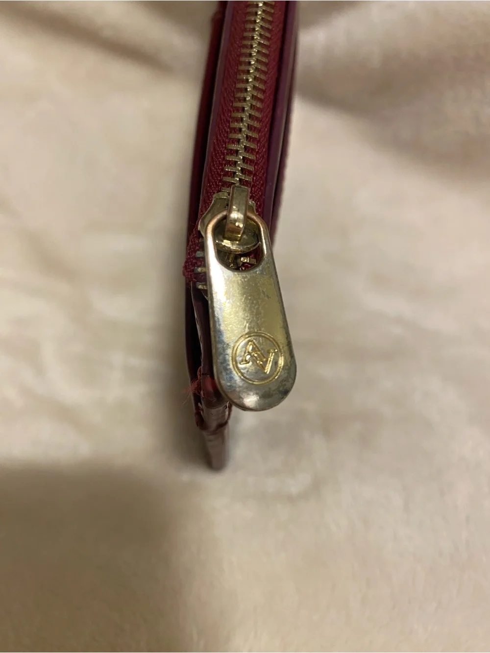 🌸 Adrienne Vittadini Glossy Burgundy Card Wallet with Zip